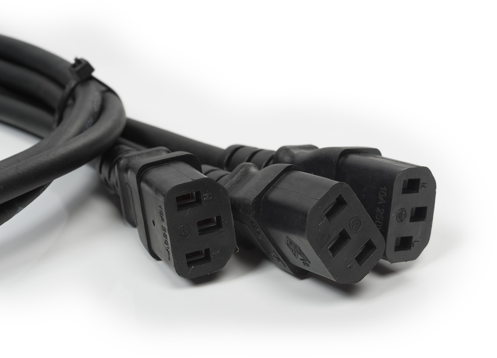 Split 3 IEC connectors 2.4m