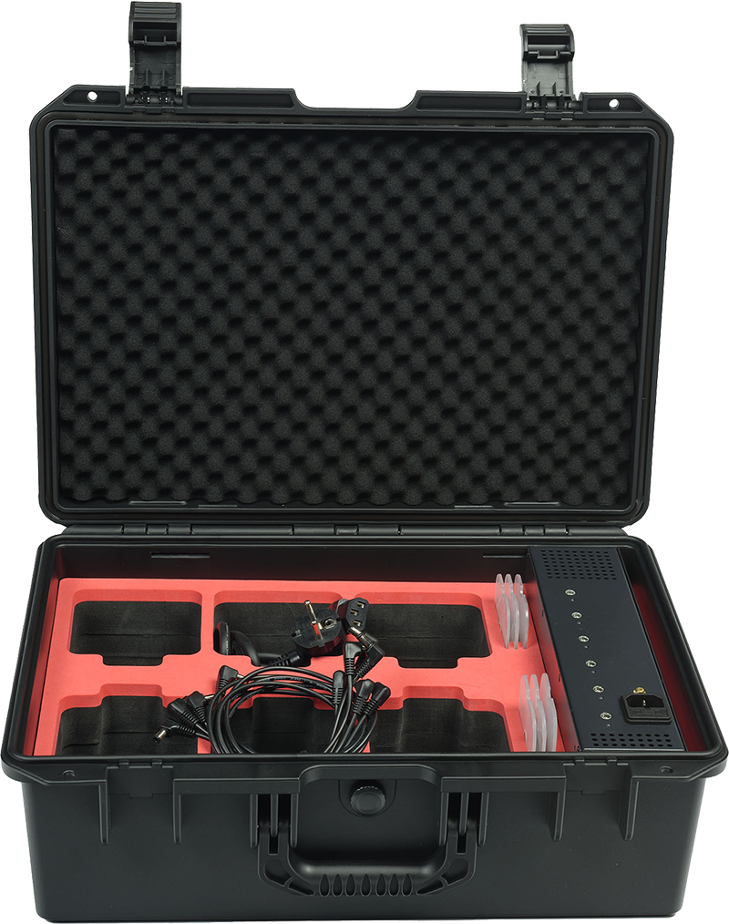 Carrying case with charging dock for 6 EVENT PAR 44 QUAD IP