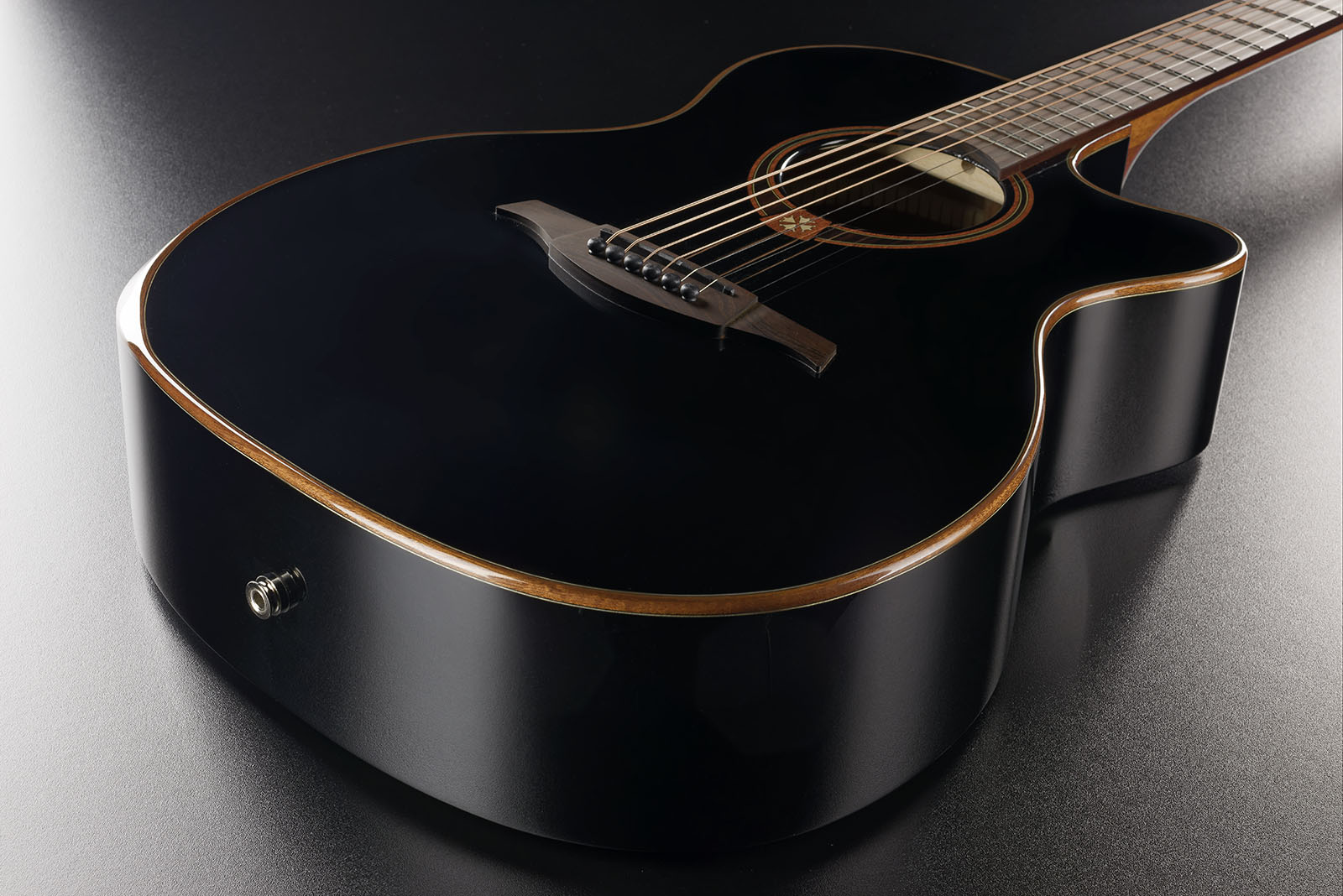 Auditorium Bevel Cutaway Electro Black