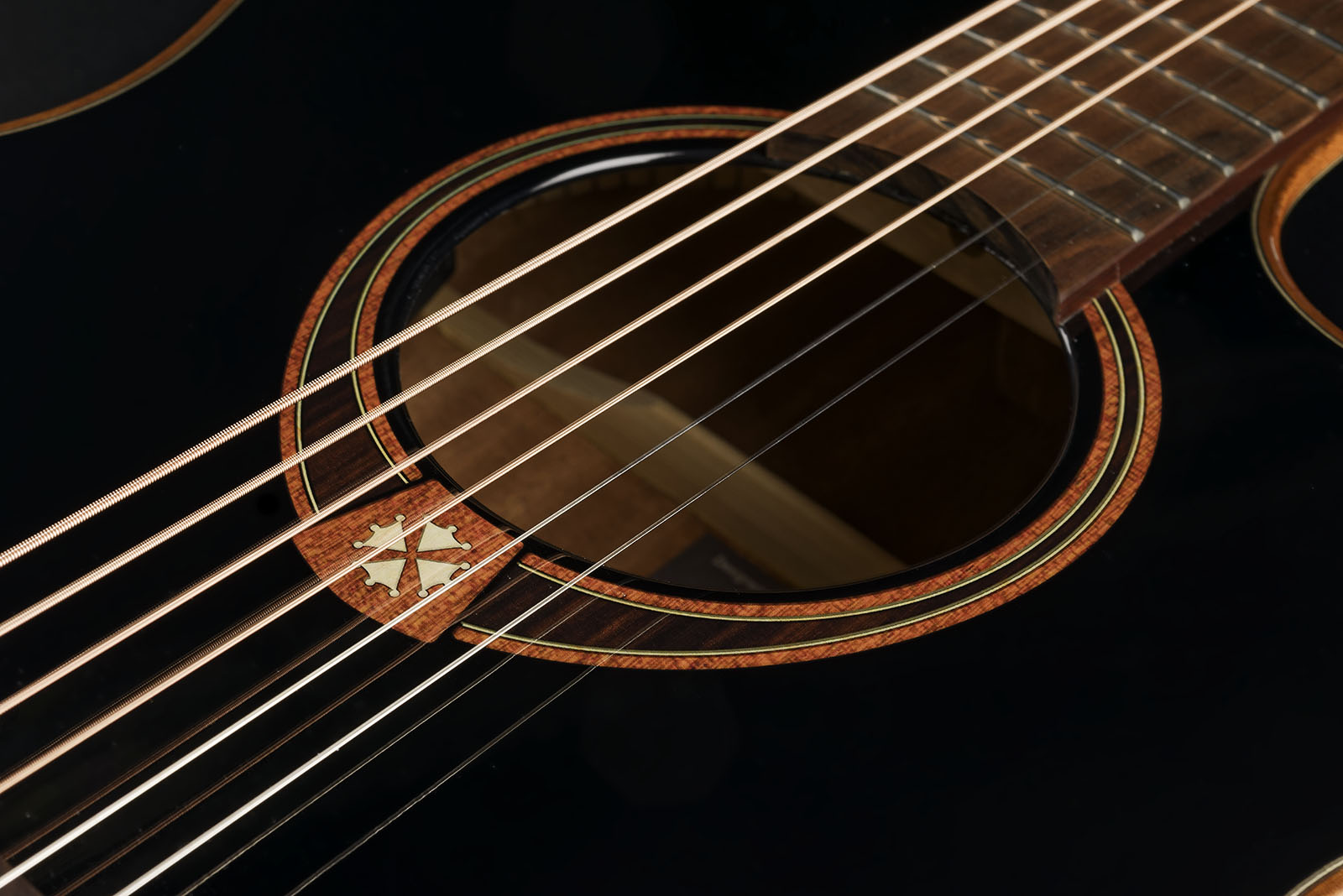 Auditorium Bevel Cutaway Electro Black