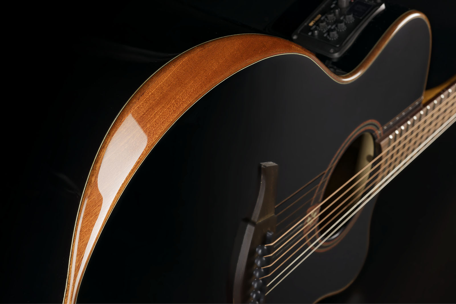Auditorium Bevel Cutaway Electro Black