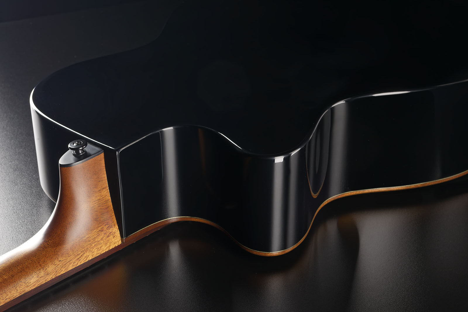 Auditorium Bevel Cutaway Electro Black