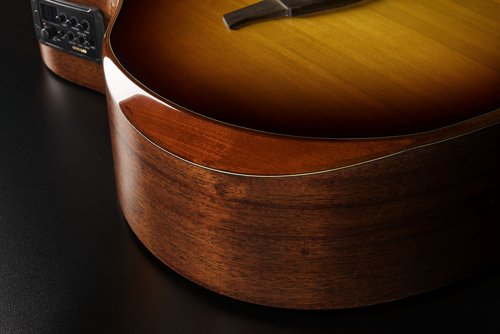Auditorium Bevel Cutaway Electro Brown Shadow
