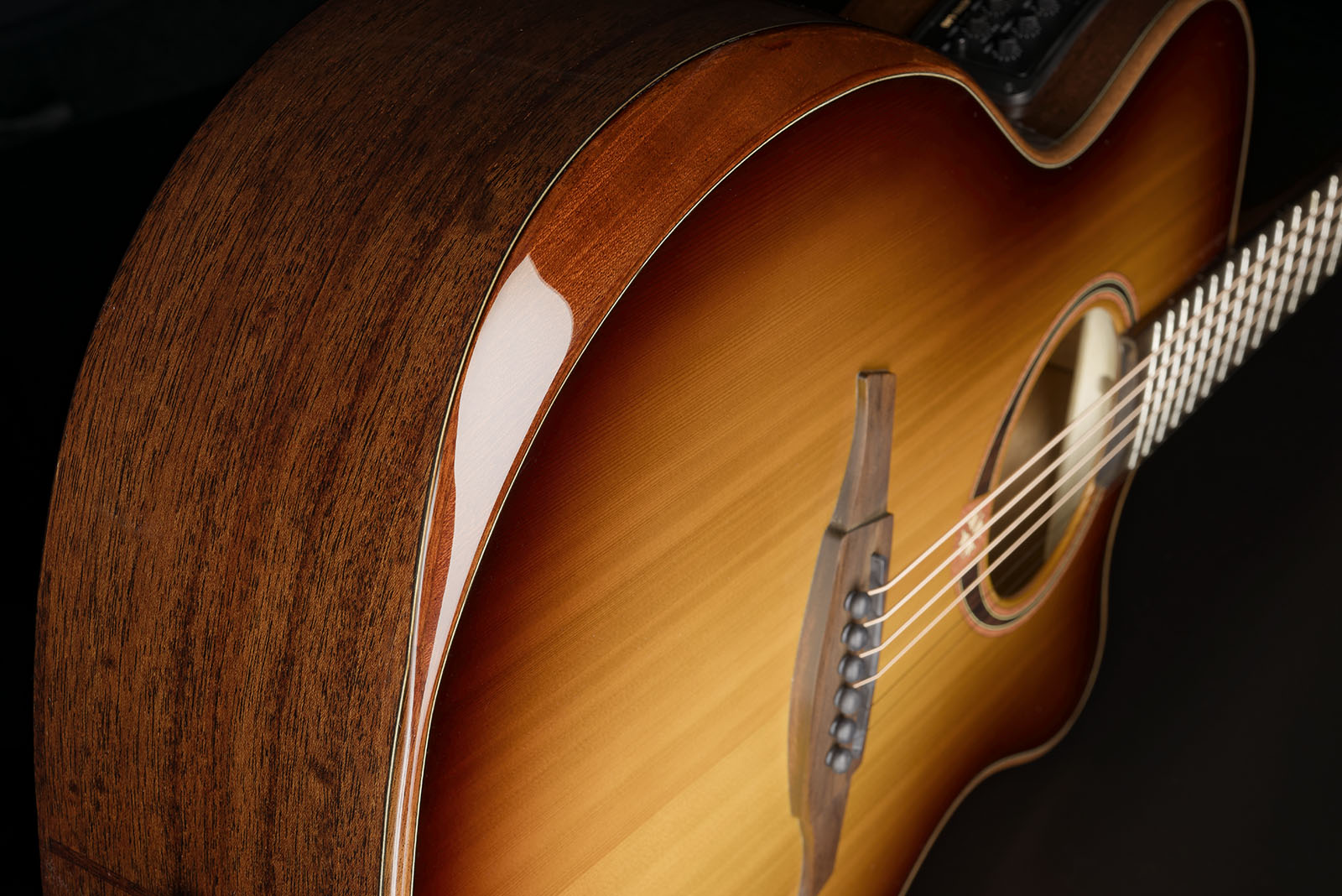 Auditorium Bevel Cutaway Electro Brown Shadow