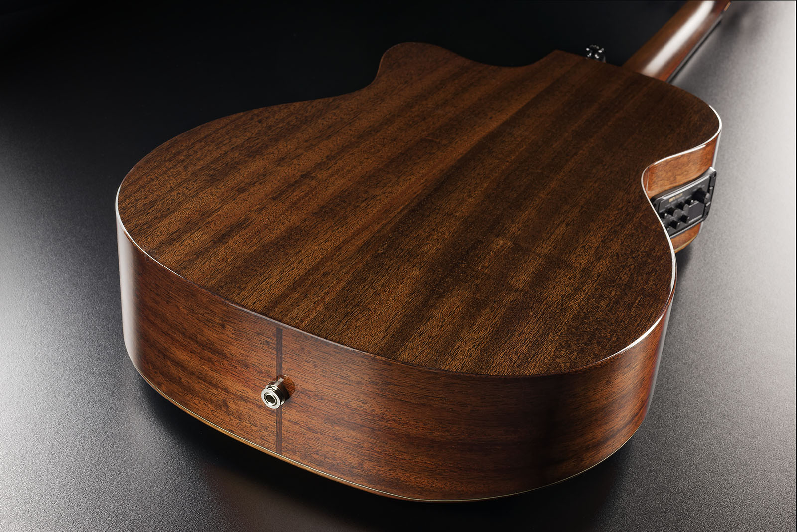 Auditorium Bevel Cutaway Electro Brown Shadow