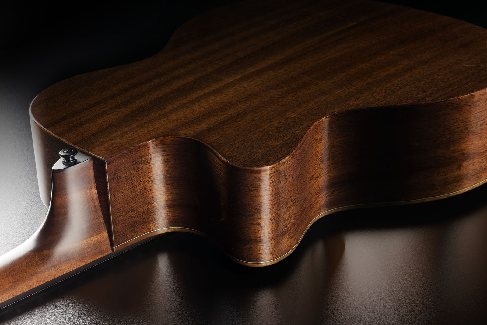Auditorium Bevel Cutaway Electro Brown Shadow