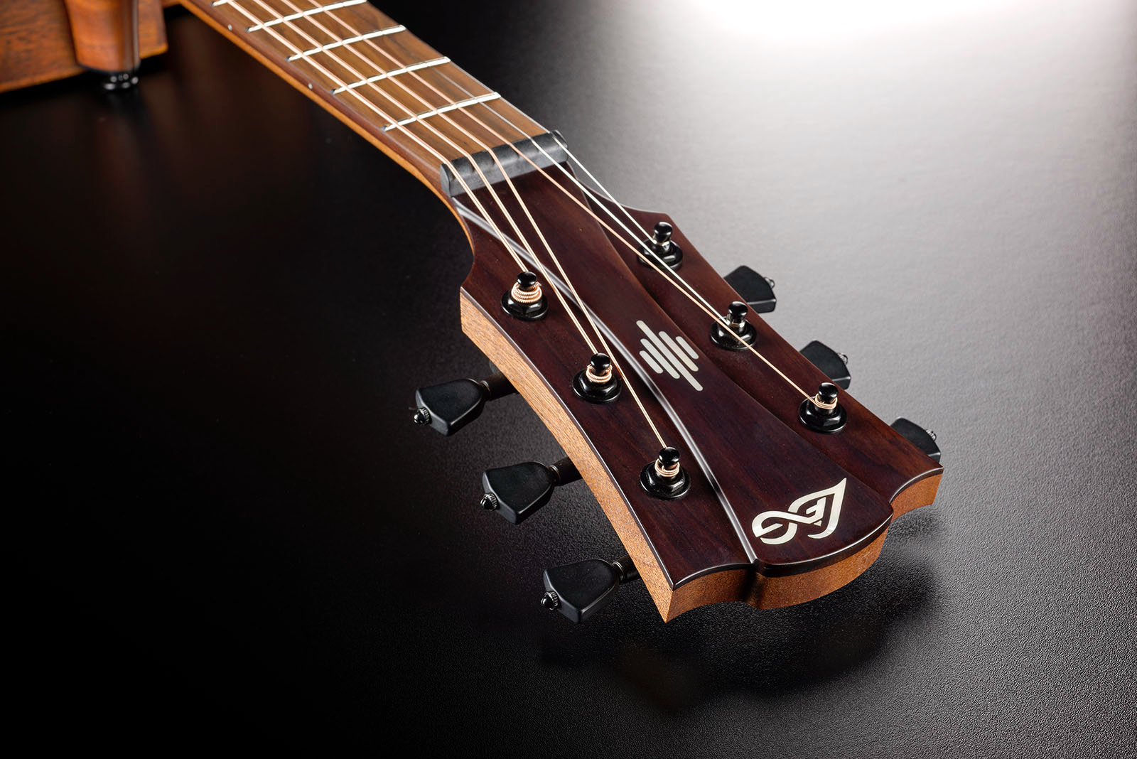 HyVibe 10 Lefty Dreadnought Cutaway Satin