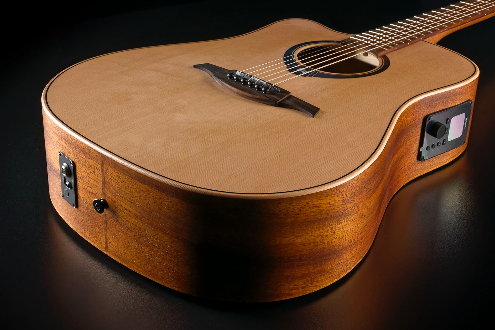 HyVibe 10 Lefty Dreadnought Cutaway Satin
