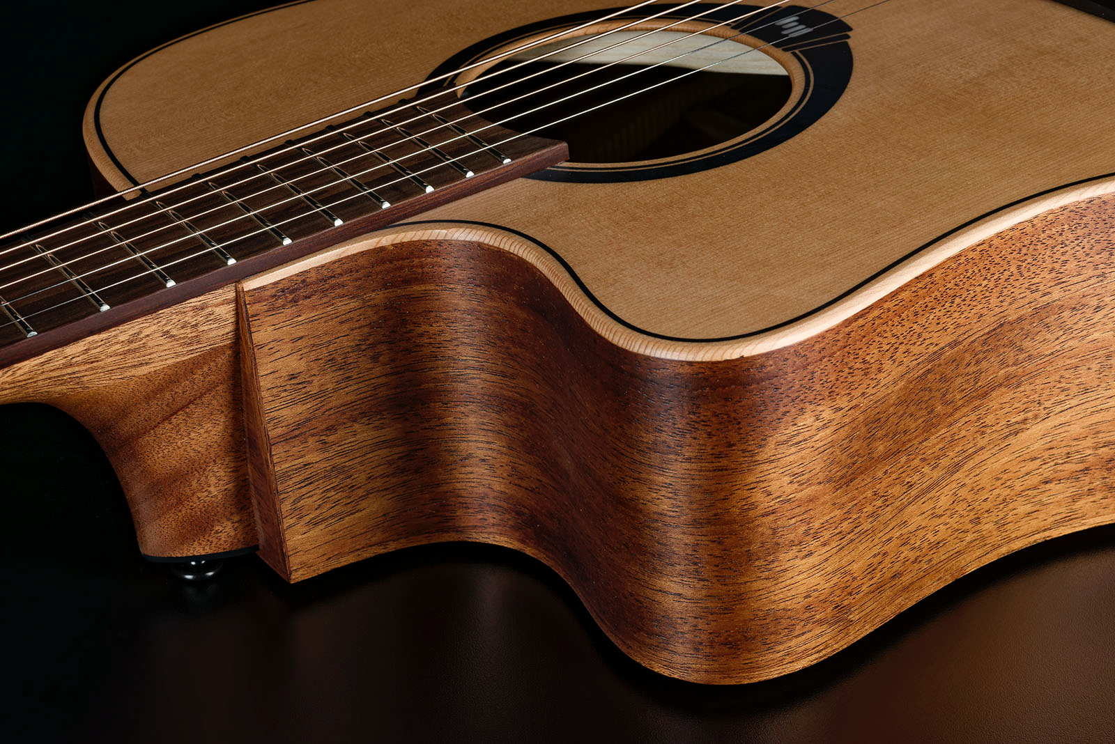 HyVibe 10 Lefty Dreadnought Cutaway Satin