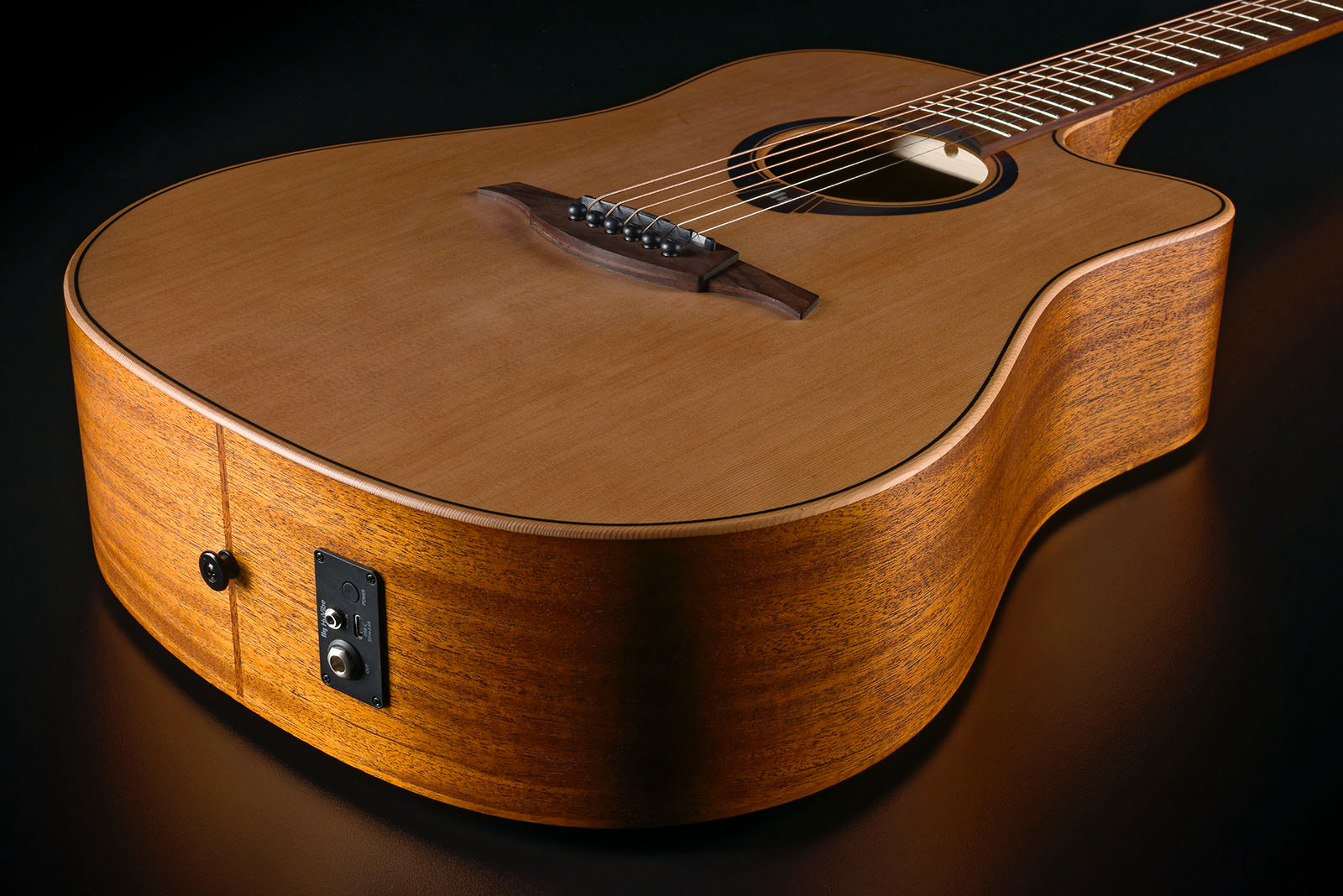 HyVibe 10 Dreadnought Cutaway Satin