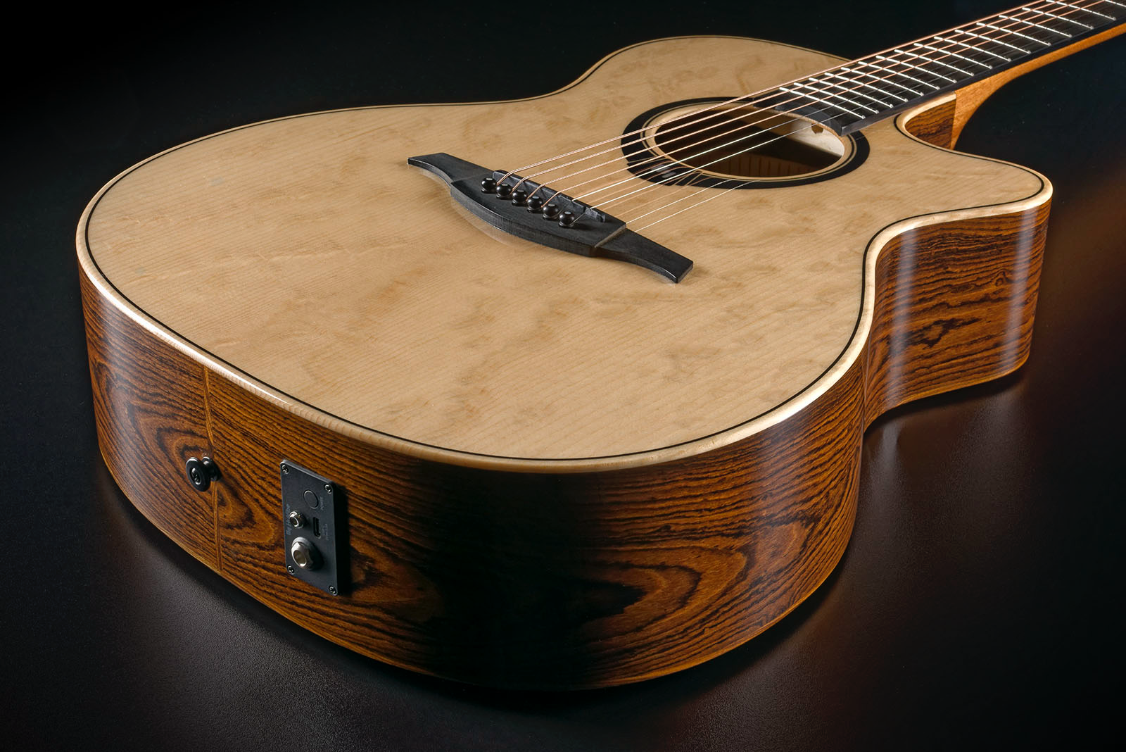 HyVibe 30 Auditorium Cutaway Gloss