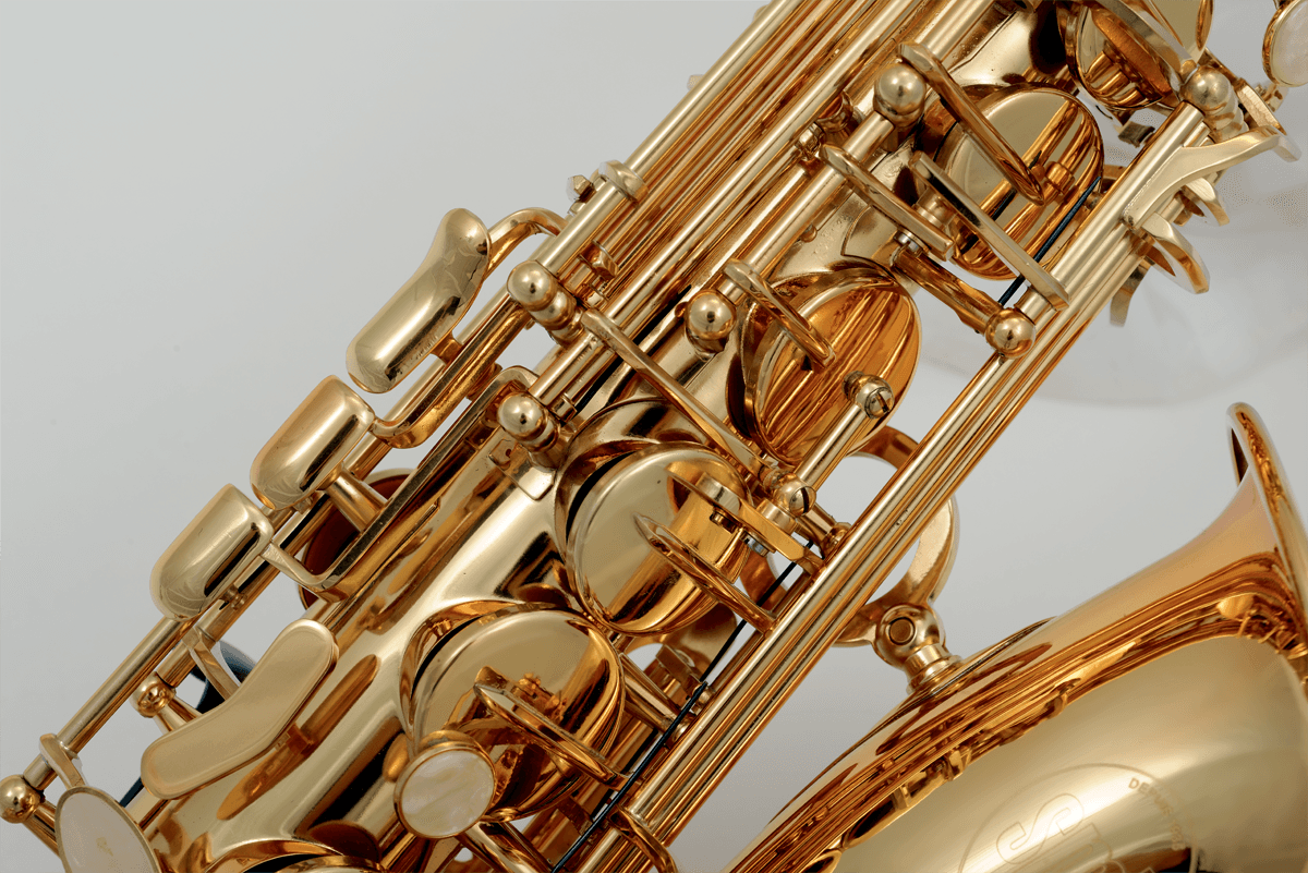 Eb, Lacquered brass